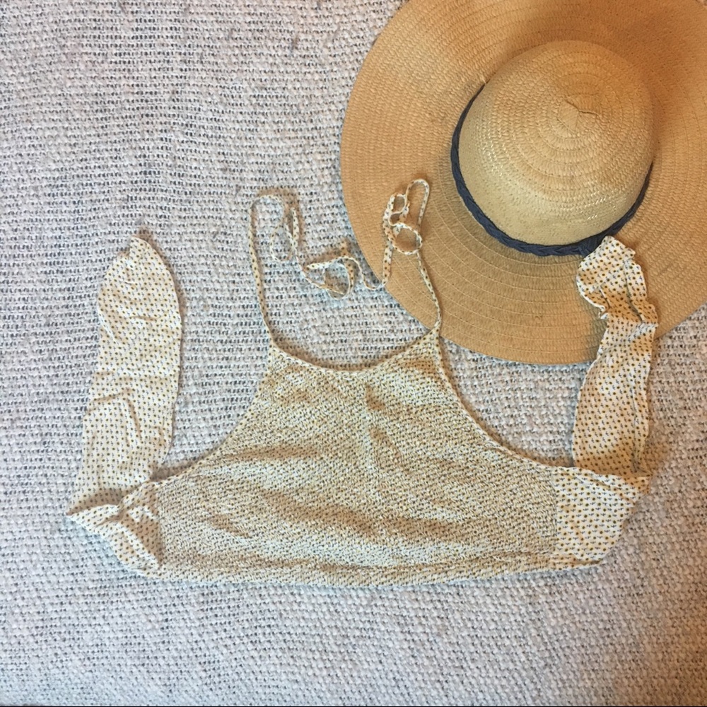 🛑 sold 🛑 UO Halter Crop Top